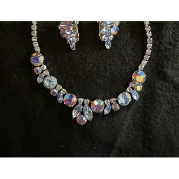 WEISS NECKLACE/ EARRINGS